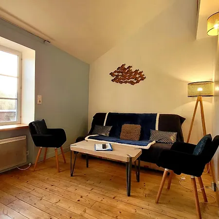 L' établissement Design , Vous Propose 4 Neufs Avec Services , Lits Faits à Votre Arrivée , Serviettes De Toilette , Ménage, Wifi , En Hyper Centre , Vue à 200m , Est Accessible à Pied Appartement *