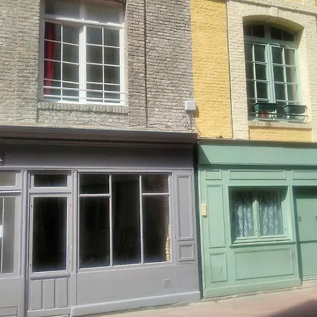 Appartement L' établissement Design , Vous Propose 4 Neufs Avec Services , Lits Faits à Votre Arrivée , Serviettes De Toilette , Ménage, Wifi , En Hyper Centre , Vue à 200m , Est Accessible à Pied *