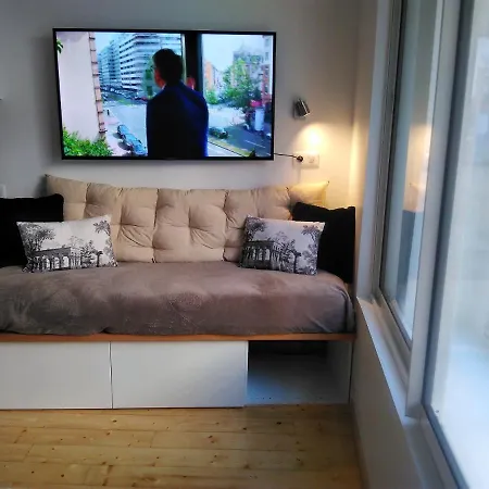 L' établissement Design , Vous Propose 4 Neufs Avec Services , Lits Faits à Votre Arrivée , Serviettes De Toilette , Ménage, Wifi , En Hyper Centre , Vue à 200m , Est Accessible à Pied Appartement