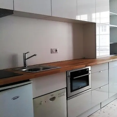 Appartement L' établissement Design , Vous Propose 4 Neufs Avec Services , Lits Faits à Votre Arrivée , Serviettes De Toilette , Ménage, Wifi , En Hyper Centre , Vue à 200m , Est Accessible à Pied *