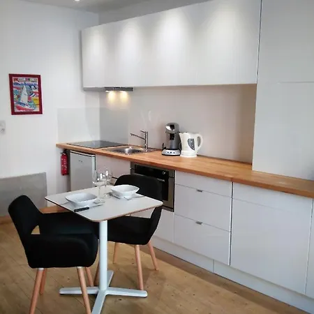 1 2 Salon ,3 Rénovés , Netflix, Lits Faits à Votre Arrivée, Serviettes De Toilette, Ménage, Wifi, En Hyper Centre ,plage à 190m, Box à Vélos, Paiement 3 Fois Sans Frais, Prix *