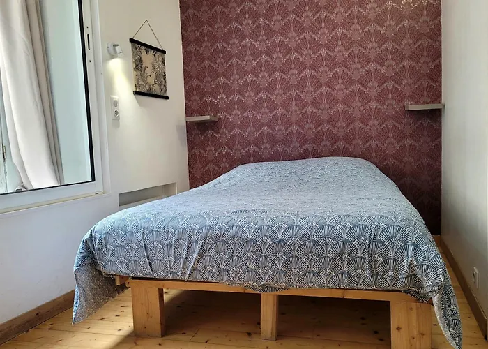 1 2 Salon ,3 Renoves , Netflix, Lits Faits A Votre Arrivee, Serviettes De Toilette, Menage, Wifi, En Hyper Centre ,plage A 190m, Box A Velos, Paiement 3 Fois Sans Frais, Prix דירה