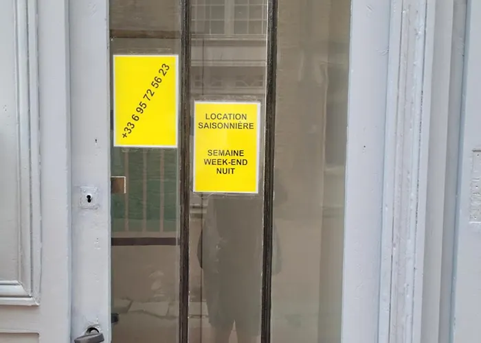 1 2 Salon ,3 Renoves , Netflix, Lits Faits A Votre Arrivee, Serviettes De Toilette, Menage, Wifi, En Hyper Centre ,plage A 190m, Box A Velos, Paiement 3 Fois Sans Frais, Prix דירה *