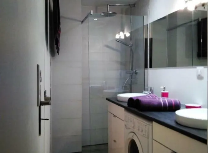 1 2 Salon ,3 Rénovés , Netflix, Lits Faits à Votre Arrivée, Serviettes De Toilette, Ménage, Wifi, En Hyper Centre ,plage à 190m, Box à Vélos, Paiement 3 Fois Sans Frais, Prix Dieppe