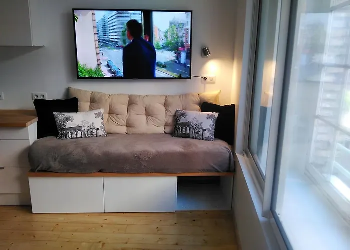 1 2 Salon ,3 Renoves , Netflix, Lits Faits A Votre Arrivee, Serviettes De Toilette, Menage, Wifi, En Hyper Centre ,plage A 190m, Box A Velos, Paiement 3 Fois Sans Frais, Prix דירה