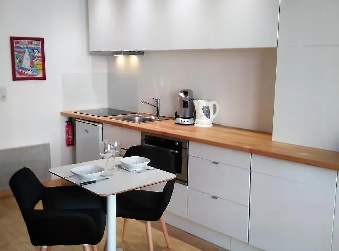 1 2 Salon ,3 Renoves , Netflix, Lits Faits A Votre Arrivee, Serviettes De Toilette, Menage, Wifi, En Hyper Centre ,plage A 190m, Box A Velos, Paiement 3 Fois Sans Frais, Prix *